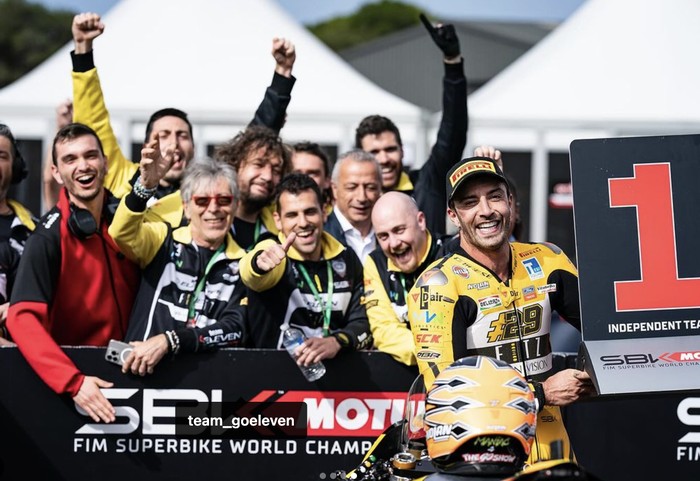 Andrea Iannone naik podium di WSBK Australia 2024 Race 1