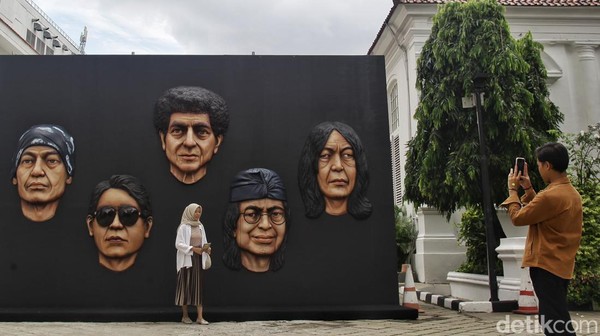 Pameran Retrospektif God Bless Disambut Antusias