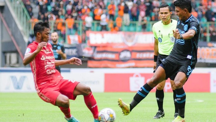 Jadwal lengkap Liga 1 2023/2024 pekan ke-26 bisa dilihat di sini. Ada laga seru antara Arema FC yang ditantang Persija Jakarta, sedangkan Persebaya Surabaya akan bersua PSM Makassar.