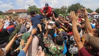 Pesta panen raya durian dengan menyediakan secara gratis 1.500 buah durian. Sebagian telah dikemas dalam 3.000 cup plastik. 