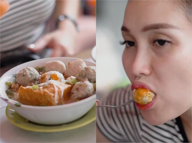 Serunya Ayu Ting Ting Saat Jadi Food Vlogger, Makan Bakso hingga Sate