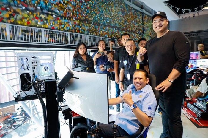 Bamsoet dan Menpora Resmikan P1 Digital Motorsport di Black Stone Garage