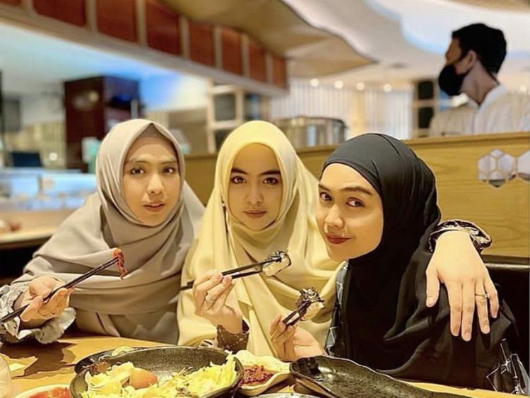 dr. Shindy Putri, Kakak Ria Ricis yang Hobi Kulineran Bareng Keluarga