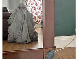 Foto Kocak Jualan Cermin, Kreatif Banget Idenya!