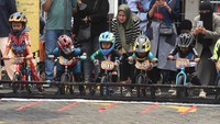 Sejumlah bocah bersiap memacu sepeda dorong (push bike) saat lomba di Sempu Kota Serang, Banten, Minggu (25/2/2024).