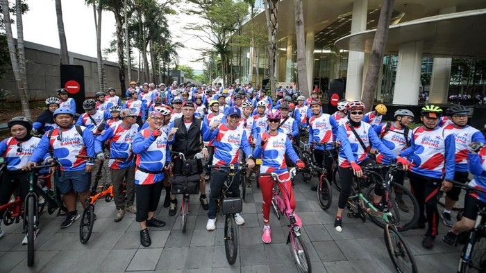 Gowes Bareng Meriahkan HUT Ke-74 BTN Gowes bareng dalam rangka memeriahkan HUT Ke-74 BTN mengusung tema besar Membangun Peradaban dan Mada Depan Bangsa. Begini potret kemeriahan acara yang diikuti kurang lebih 500 orang itu.