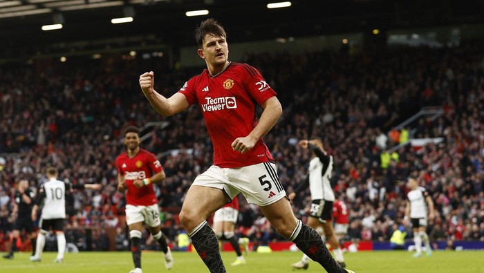 Soccer Football - Premier League - Manchester United v Fulham - Old Trafford, Manchester, Britain - February 24, 2024 Manchester Uniteds Harry Maguire celebrates scoring their first goal Action Images via Reuters/Jason Cairnduff NO USE WITH UNAUTHORIZED AUDIO, VIDEO, DATA, FIXTURE LISTS, CLUB/LEAGUE LOGOS OR LIVE SERVICES. ONLINE IN-MATCH USE LIMITED TO 45 IMAGES, NO VIDEO EMULATION. NO USE IN BETTING, GAMES OR SINGLE CLUB/LEAGUE/PLAYER PUBLICATIONS.