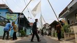 Jelang Ramadan, Warga Suku Osing Gotong Royong Cuci Kain Kafan