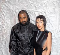 Ayah Bianca Censori Marah ke Kanye West, Tak Terima Putrinya ...