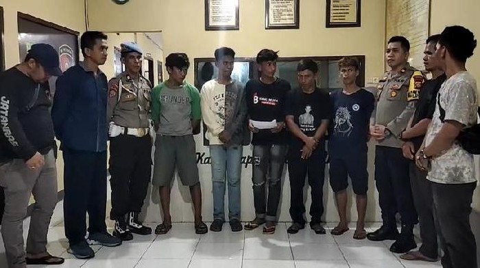 Kasus pengantar jenazah serang rumah anggota TNI di Maros berakhir damai.