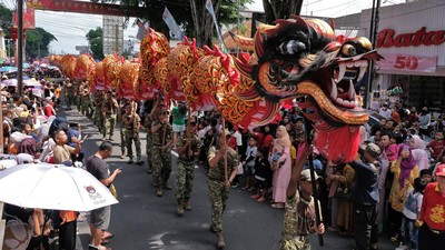 Kemeriahan Kirab Budaya Cap Go Meh di Magelang