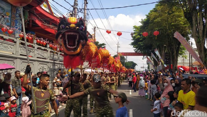 Kirab Cap Go Meh di Magelang, Minggu (25/2/2024).