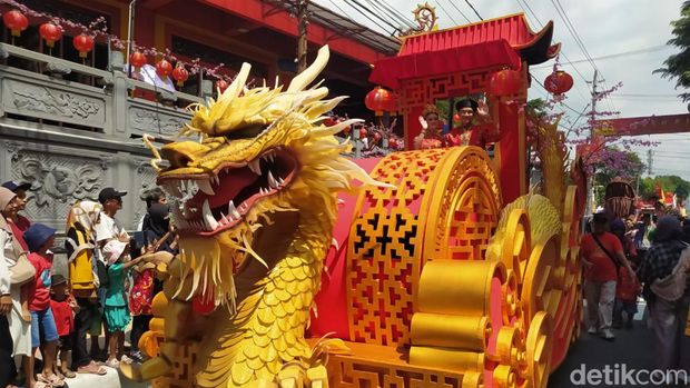 Kirab Cap Go Meh di Magelang, Minggu (25/2/2024).