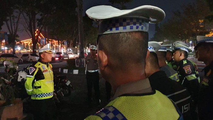 Kompol Alvin saat memimpin patroli blue light (Dok Polresta Pekanbaru)