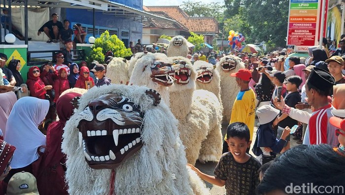 Melihat Tradisi Kadisah Bondowoso Melihat Tradisi Kadisah Bondowoso