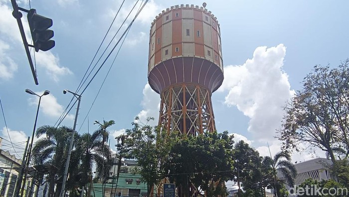 Menara PDAM Tirtanadi di Jalan Sisingamangaraja, Kota Medan. (Goklas Wisely/detikcom).