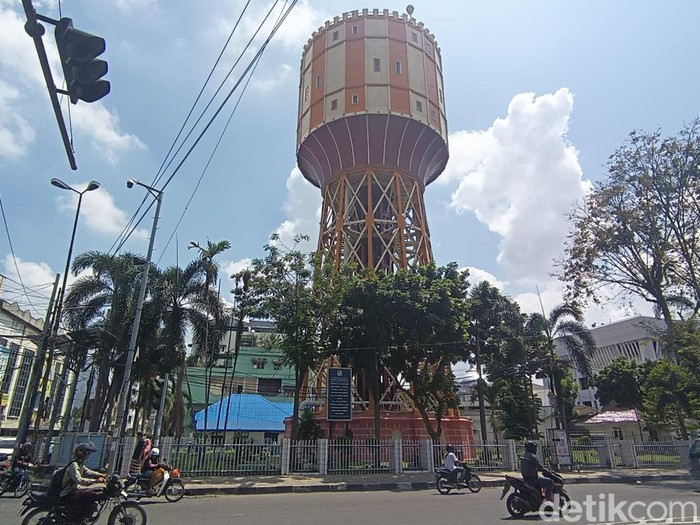Menara PDAM Tirtanadi di Jalan Sisingamangaraja, Kota Medan. (Goklas Wisely/detikcom).