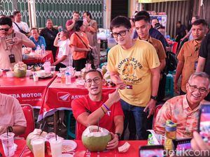 Cicipi Kuliner Singkawang, Rujak sampai Bubur Gunting, Sandiaga: Sangat Rekomen