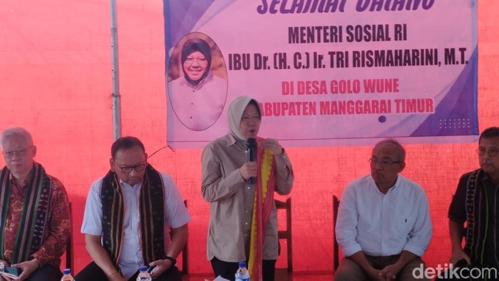 Mensos Risma saat kunjungan kerja di Nusa Tenggara Timur