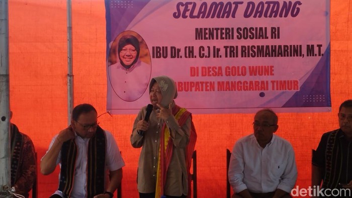 Mensos Risma saat kunjungan kerja di Nusa Tenggara Timur