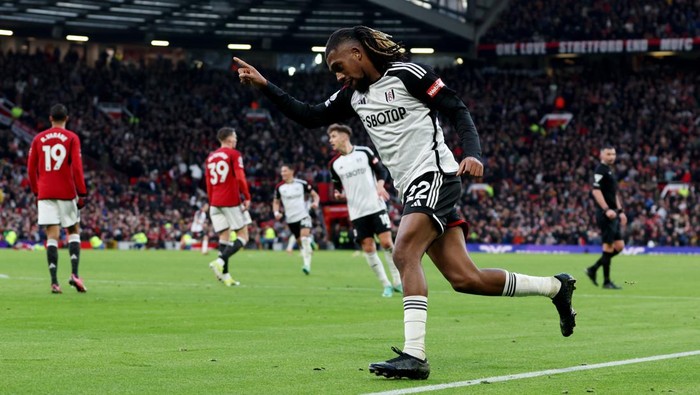 MANCHESTER, ENGLAND - FEBRUARY 24: Alex Iwobi of Fulham celebrates scoring his teams second goal during the Premier League match between Manchester United and Fulham FC at Old Trafford on February 24, 2024 in Manchester, England. (Photo by Clive Brunskill/Getty Images)
