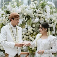 Nessie dan Andryan selama ini tampaknya menjalani hubungan yang tertutup dari publik. Pernikahan keduanya terekspos oleh partner pernikahan mereka yakni @thbridestory.  Foto: Dok. Instagram
