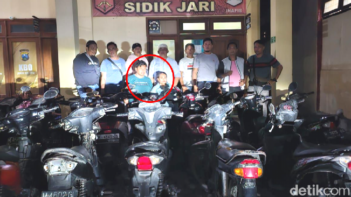 Pasutri di Pamekasan (dilingkari warna merah) tertangkap usai mencuri belasan motor.