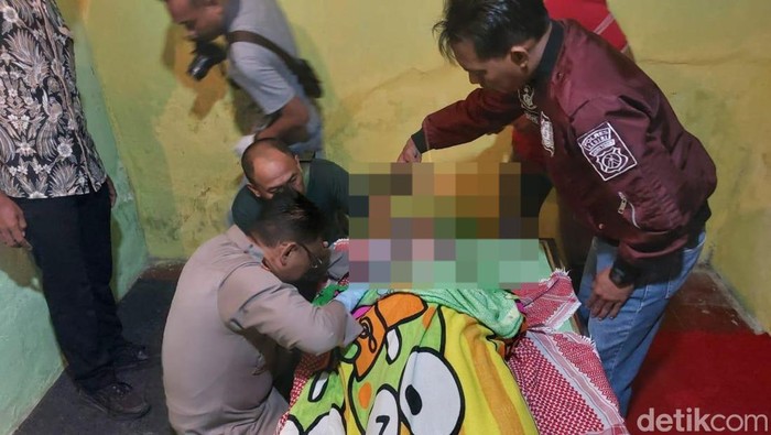 Pembunuhan di Kediri perempuan tewas di depan kamar mandi