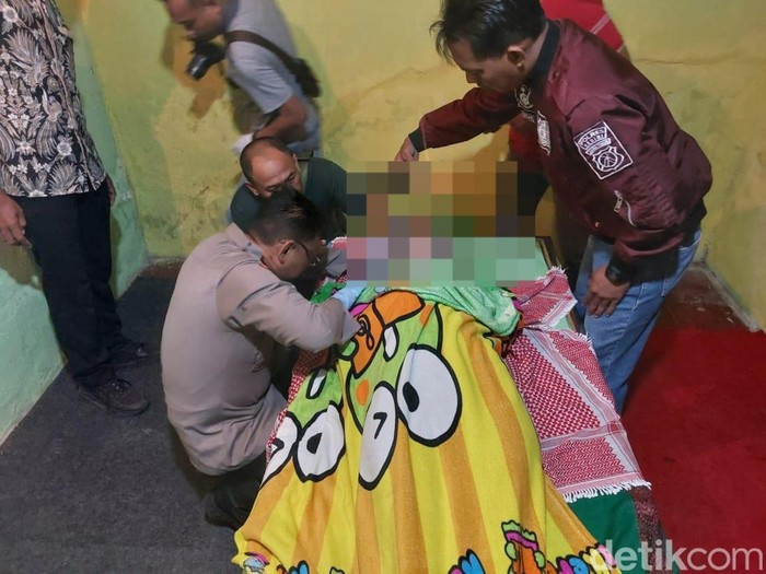Pembunuhan di Kediri perempuan tewas di depan kamar mandi