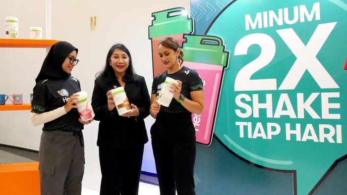 Potret Pelatihan Bisnis hingga Pengembangan Komunitas Spectacular 2024 Senior Director and General Manager Herbalife Indonesia, Andam Dewi menyampaikan materi kepada member independen Herbalife saat acara Spectacular 2024 yang berlangsung pada tanggal 23 – 25 Februari 2024 di Sentul International Convention Center (SICC), Kabupaten Bogor, Jawa Barat, Minggu, 25/02/2024.
