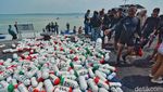 Serunya Lomba Renang Selat Madura di Surabaya