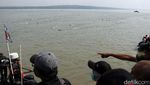 Serunya Lomba Renang Selat Madura di Surabaya