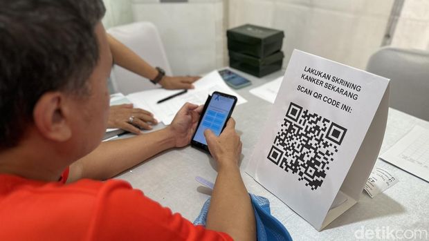 Skrining kanker prostat Sejumlah pria melakukan skrining kanker prostat di CFD.