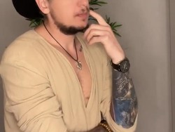 Foto Transgender Pria Bekukan Sel Telur Agar Tetap Bisa Punya Anak