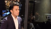 Terlepas dari pekerjaan sebagai pengacara, suami Jessica Mila itu juga suka membagikan momen saat makan-makan bersama istri, keluarga, dan teman-temannya. Foto: Instagram @yakuphasibuan