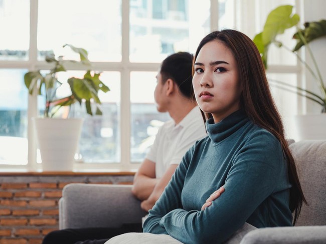 Woman hurt her boyfriend while her boyfriend was hurt as well. Girl is angry with boyfriend. Wife is angry with the husband. Crisis and relationship problems that come to an end.