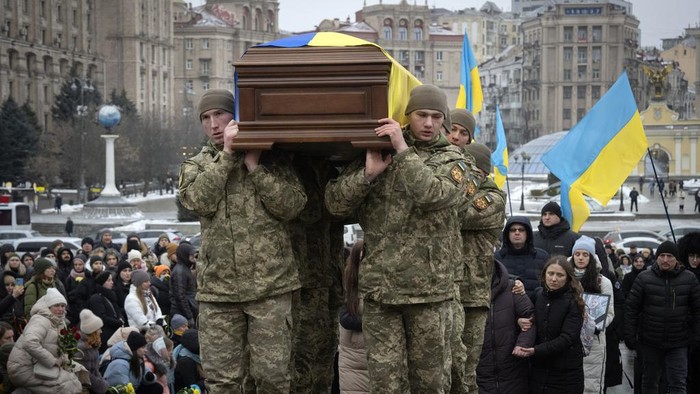 Perang Rusia-Ukraina sudah berlangsung selama dua tahun. Presiden Ukraina Volodymyr Zelensky mengatakan 31.000 tentaranya tewas dalam perang tersebut.