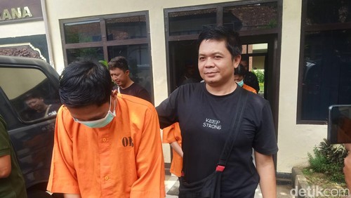ABK Jambo VI digiring polisi di Mapolres Jembrana, Kabupaten Jembrana, Bali, Senin (26/2/2024). (I Putu Adi Budiastrawan/detikBali)