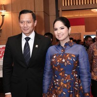 erdana sebagai istri menteri mendampingi suaminya, Agus Harimurti Yudhoyono (AHY) dalam Resepsi Hari Ulang Tahun Kaisar Naruhito pada Rabu (21/2/2024) di Kedutaan Besar Jepang untuk Indonesia, Annisa Yudhoyono tampil dengan gaya chic dan feminin. Foto: Instagram/@agusyudhoyono