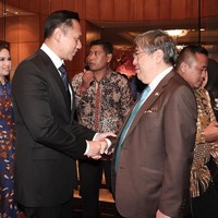 Makeup tipis bernuansa peach mempercantik wajah wanita berusia 42 tahun ini. Foto: Instagram/@agusyudhoyono