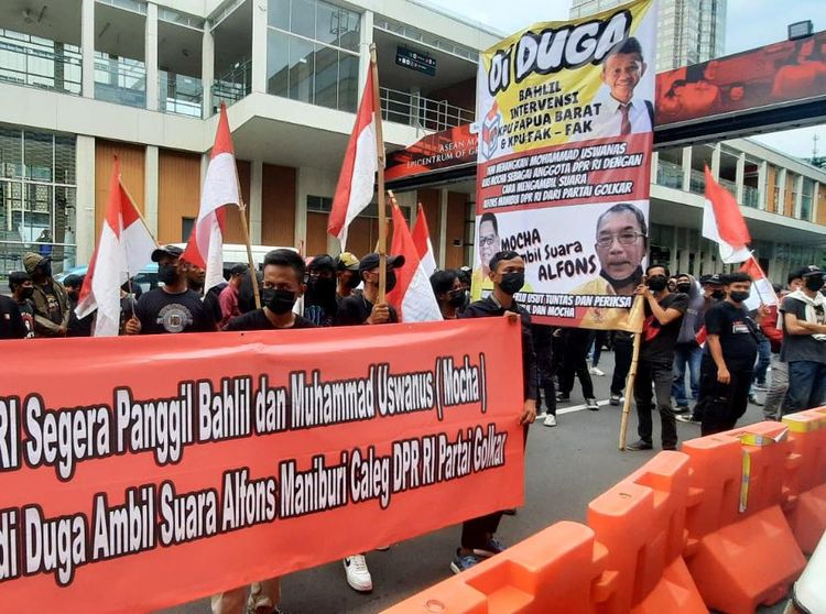 Aksi Damai Forum Pengawal Pemilu 2024 di Depan Bawaslu