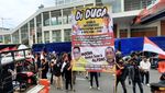 Aksi Damai Forum Pengawal Pemilu 2024 di Depan Bawaslu