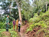 Alat Berat Tak Kunjung Datang, TNI-Polri Gagal Bersihkan Longsor