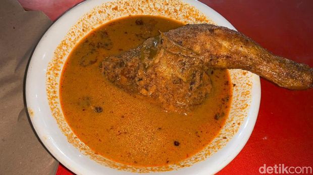 Ayam Kari & Rempah Mang Jaja, Jalan Teuku Umar, Denpasar, Selasa (20/2/2024). (Siti Mu'amalah)