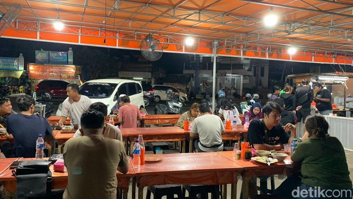 Ayam Kari & Rempah Mang Jaja, Jalan Teuku Umar, Denpasar, Selasa (20/2/2024). (Siti Muamalah)