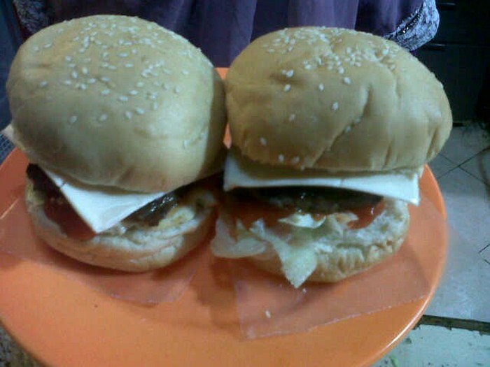 Burger kaki lima Burger kaki lima