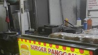 Di Kemayoran, Jakarta Timur ada juga burger gerobakan tapi terkenal enaK. Nama tempatnya adalah Burger Panggang Holic. Harganya mulai Rp 10.000-an. Foto: Instagram/Google Review