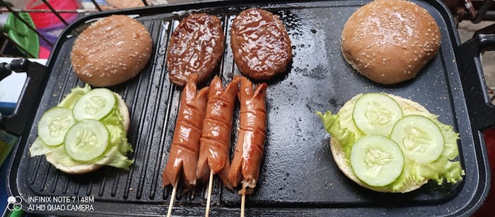 Burger kaki lima Burger kaki lima