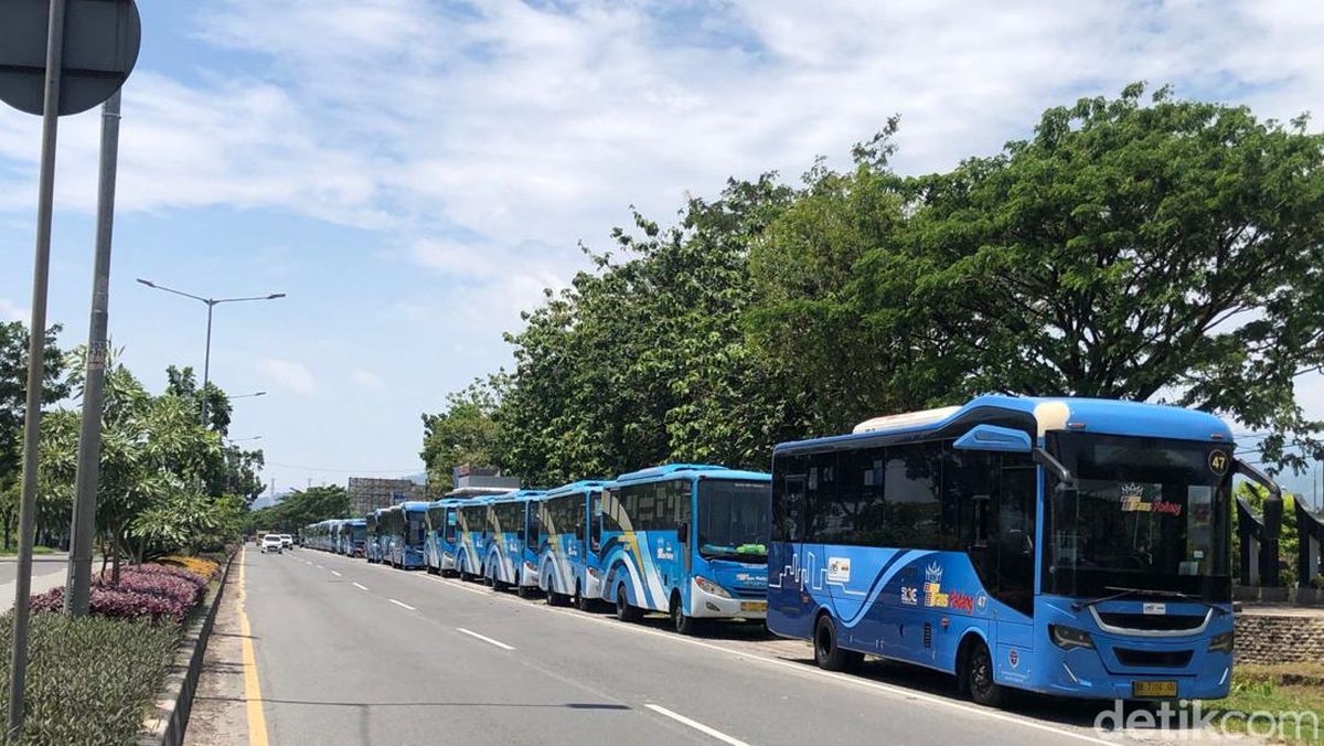 Onasi uyda bolmaganda, otasi qizi bilan jinsiy aloqada boladi Porno toymas dehqon ayol