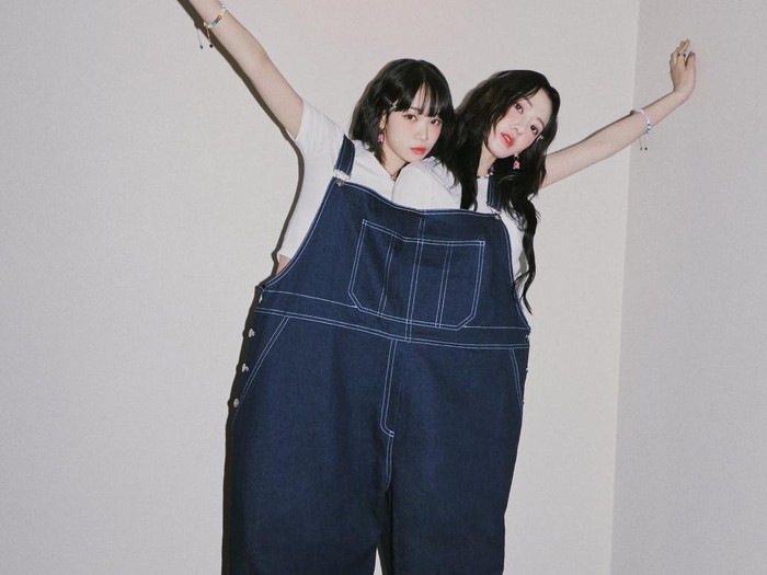 Chaewon dan Sakura LE SSERAFIM